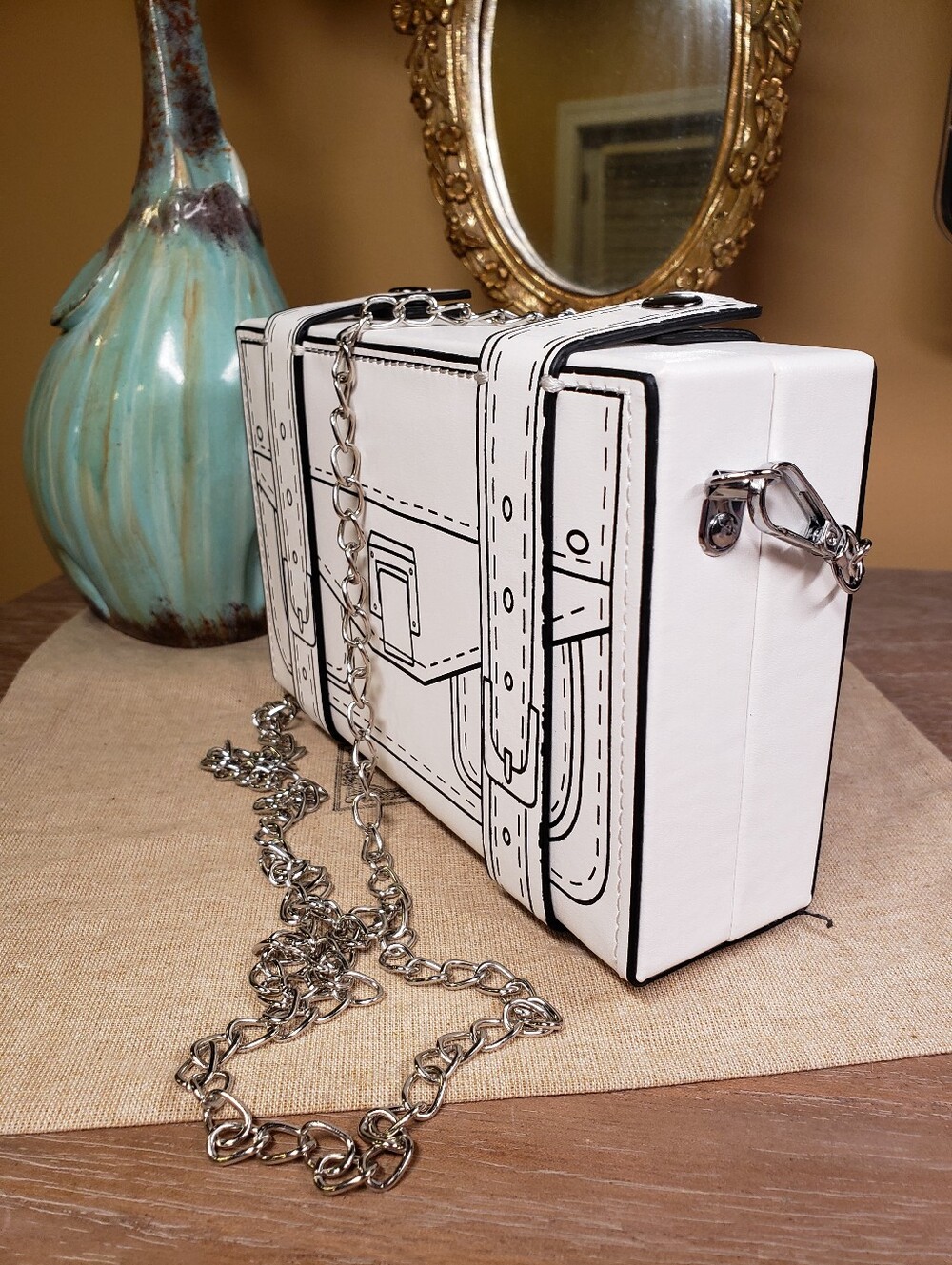 White Cartoon-Style Clutch / Crossbody Bag w/ Chain Strap & Matching Watch NWT! - Picture 5 of 9